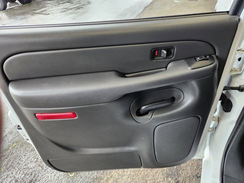 Used 2006 Chevrolet Silverado 1500 LT w/ Onstar Plus Package image 12