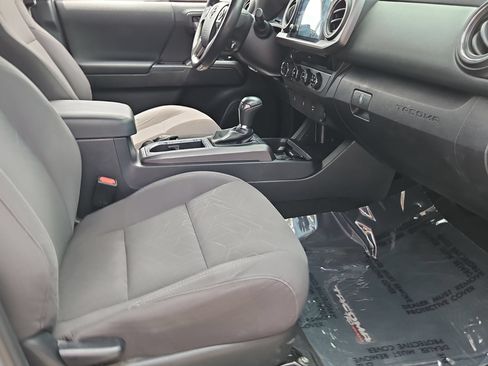 Used 2017 Toyota Tacoma TRD Off-Road w/ Tow Package (A/T) AWD/4WD image 25