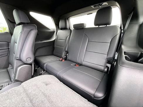 New 2027 Chevrolet Traverse LT w/ Midnight/Sport Edition AWD/4WD image 27