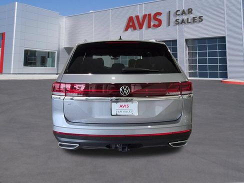 Used 2025 Volkswagen Atlas SE FWD image 6