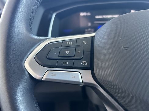 Certified 2024 Volkswagen Jetta SE w/ Panoramic Sunroof Package image 17