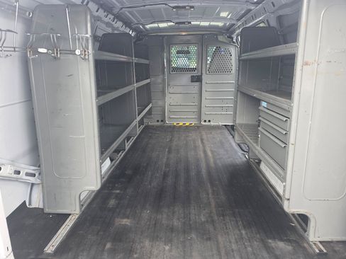 Used 2019 Chevrolet Express 2500 RWD image 9