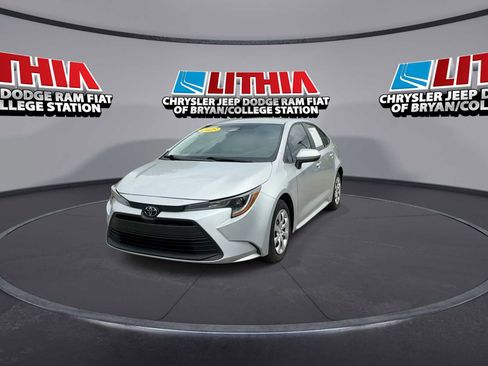 Used 2025 Toyota Corolla LE FWD image 3
