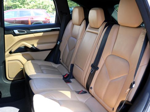 Used 2015 Porsche Cayenne S w/ Premium Package image 45