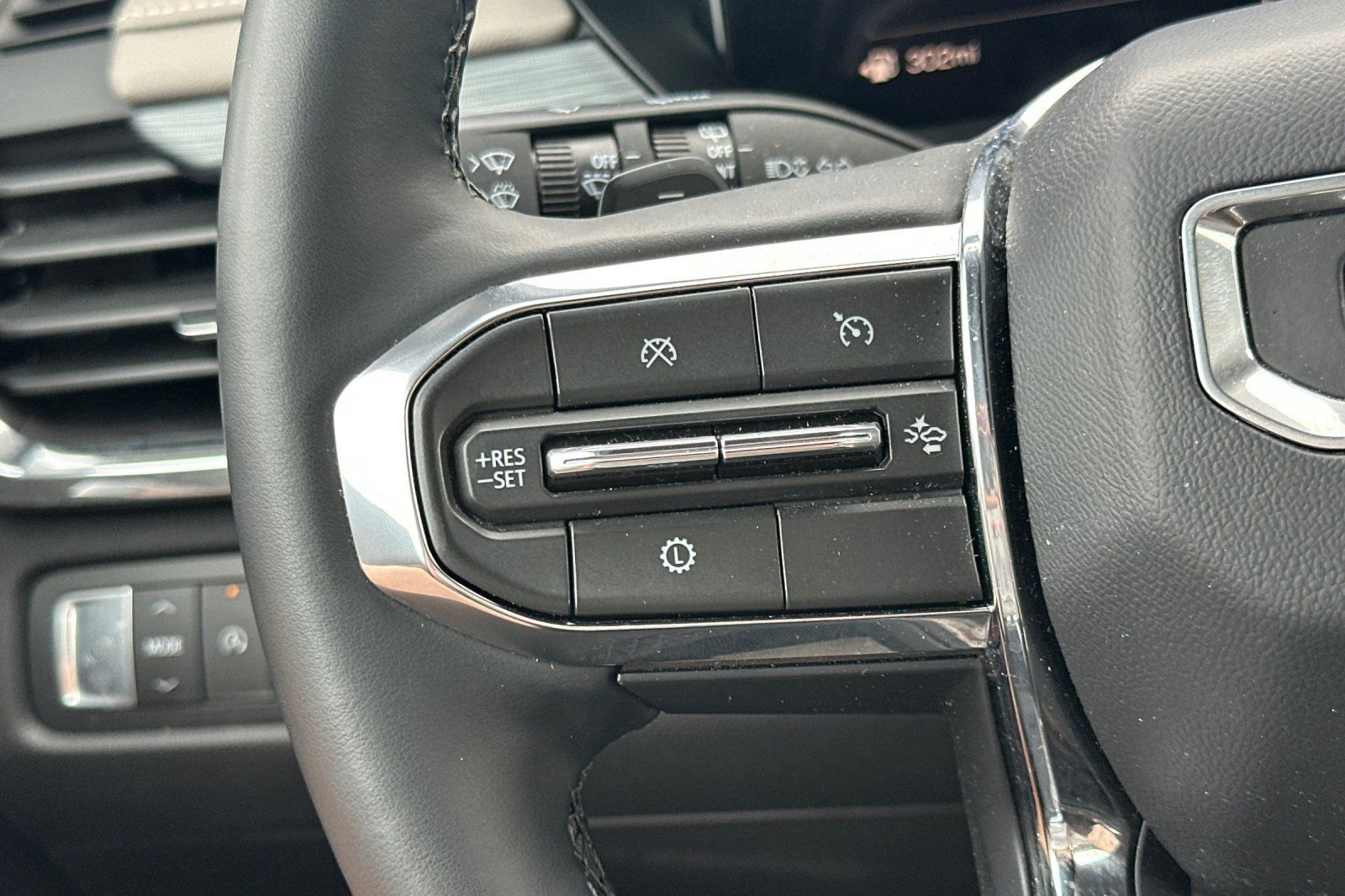 Used 2026 GMC Acadia Elevation w/ Elevation Premium Package FWD image 36