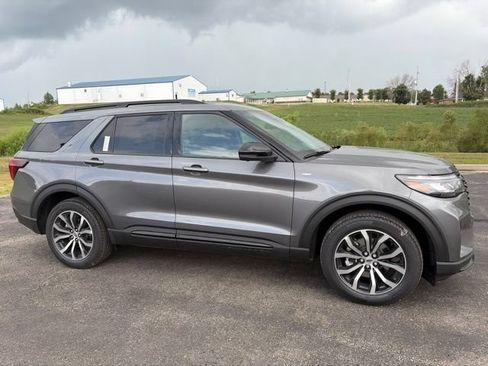 New 2026 Ford Explorer ST-Line AWD/4WD image 3