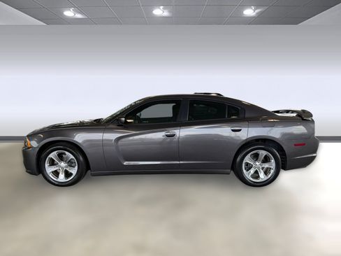 Used 2013 Dodge Charger SE w/ Sport Appearance Group RWD image 2