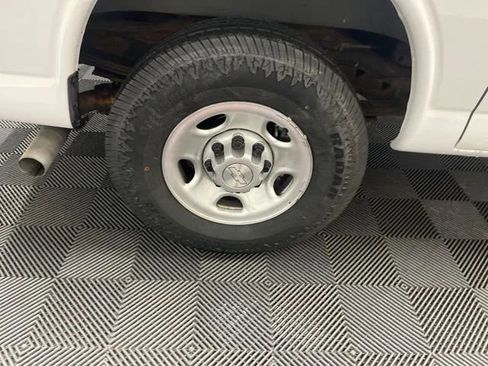 Used 2019 Chevrolet Express 2500 image 18