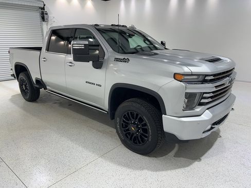 Used 2023 Chevrolet Silverado 2500 High Country w/ Technology Package image 6