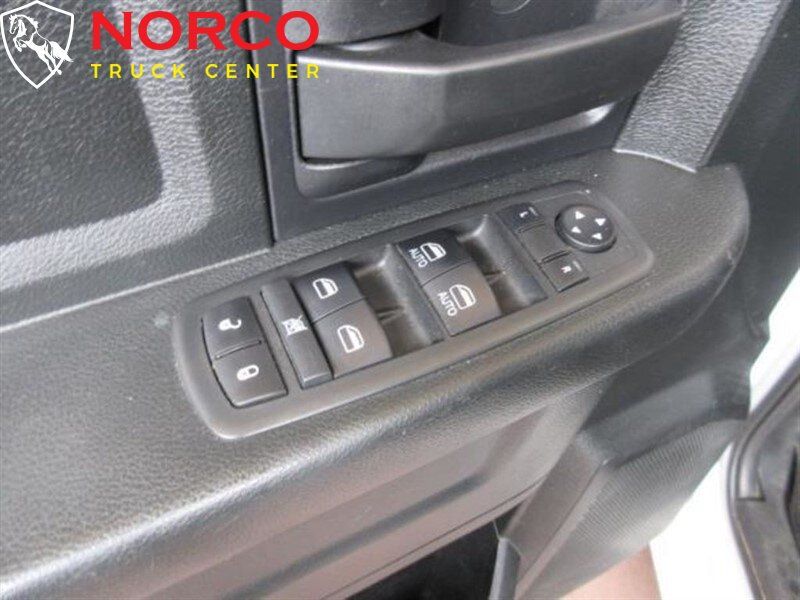 Used 2018 RAM 1500 Tradesman w/ Chrome Appearance Group RWD image 10
