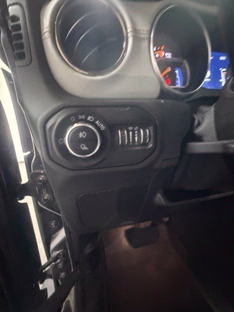 Certified 2021 Jeep Gladiator Overland AWD/4WD image 23