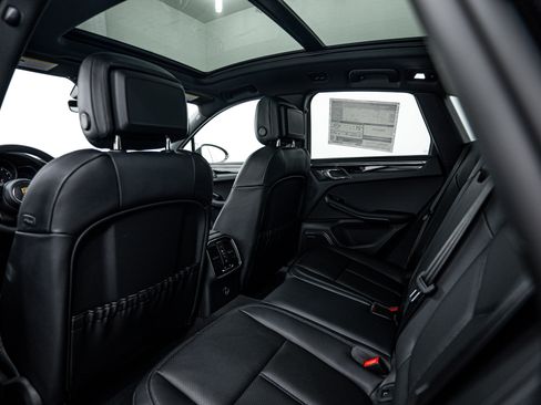 Certified 2025 Porsche Macan image 22