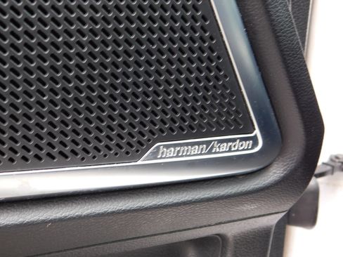 Used 2024 Kia Telluride AWD image 19