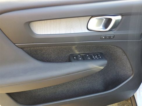 Certified 2024 Volvo XC40 B5 Core image 18