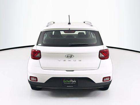 Used 2025 Hyundai Venue SEL FWD image 7