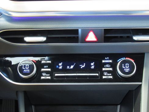 Used 2021 Hyundai Sonata Limited w/ Preferred Accessory Package image 29