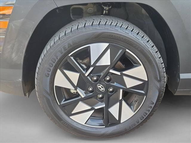Used 2025 Hyundai Kona SEL AWD/4WD image 23