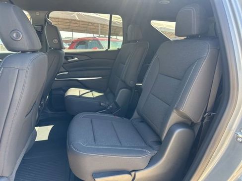 New 2026 Chevrolet Traverse LT image 10