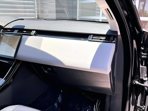 Certified 2025 Land Rover Range Rover Velar Dynamic SE AWD/4WD image 15