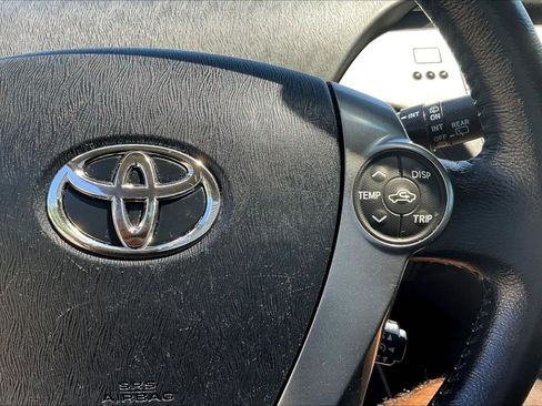 Used 2015 Toyota Prius Persona Series FWD image 12