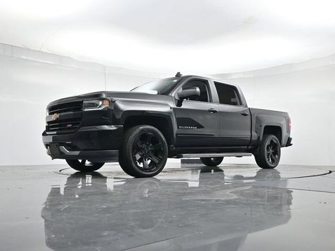 Used 2018 Chevrolet Silverado 1500 LT w/ All Star Edition image 35