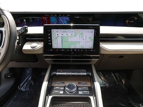 Certified 2025 Lincoln Nautilus Reserve AWD/4WD image 16