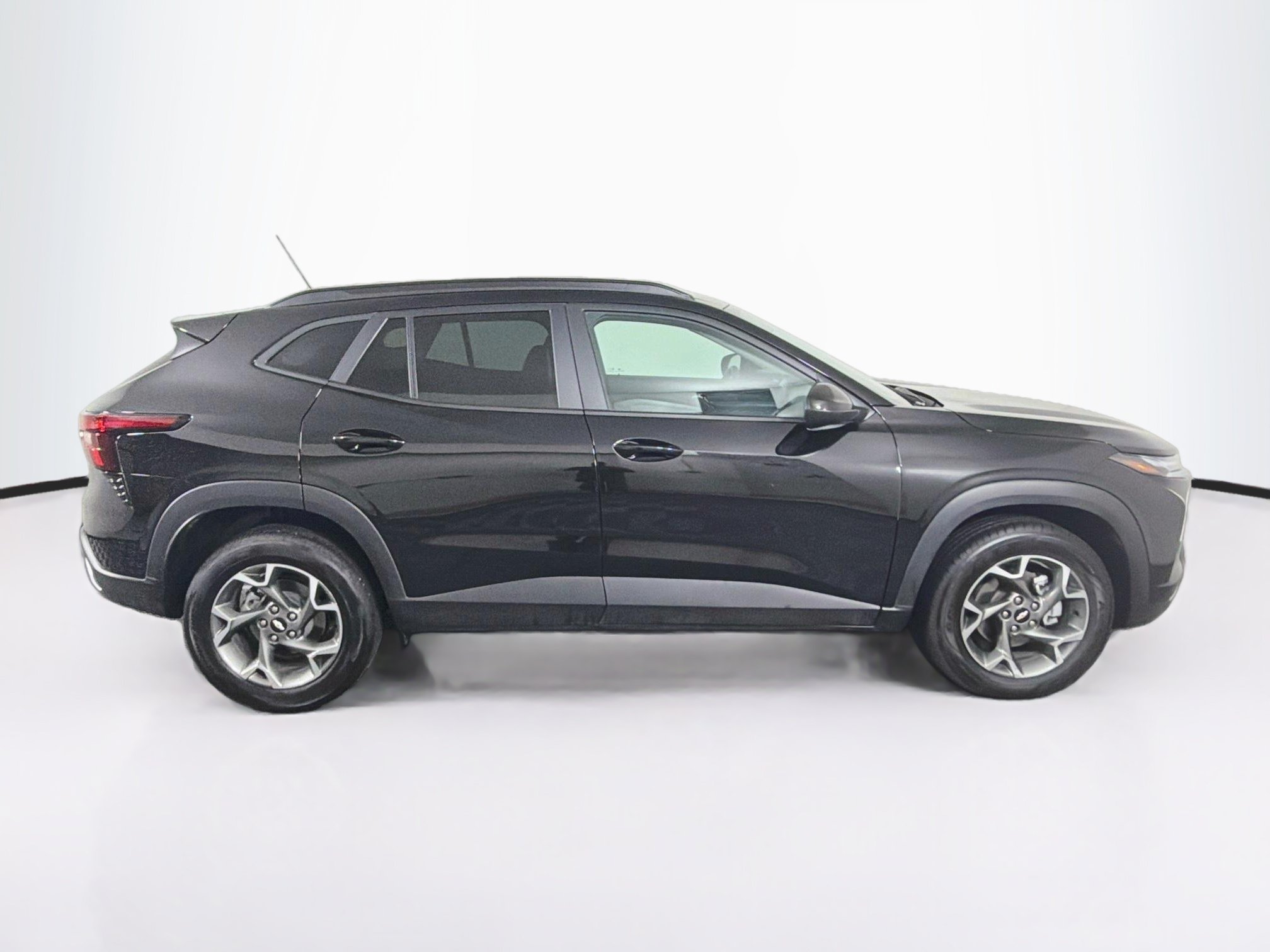 Used 2025 Chevrolet Trax LT FWD image 10