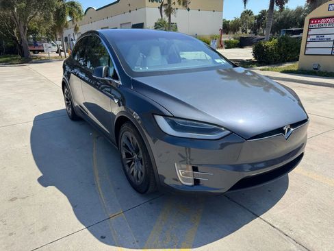 Used 2017 Tesla Model X 75D image 7