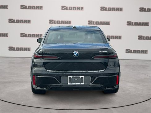 New 2026 BMW 750e xDrive image 4