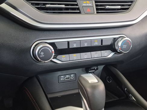 Used 2025 Nissan Altima 2.5 SR FWD image 17