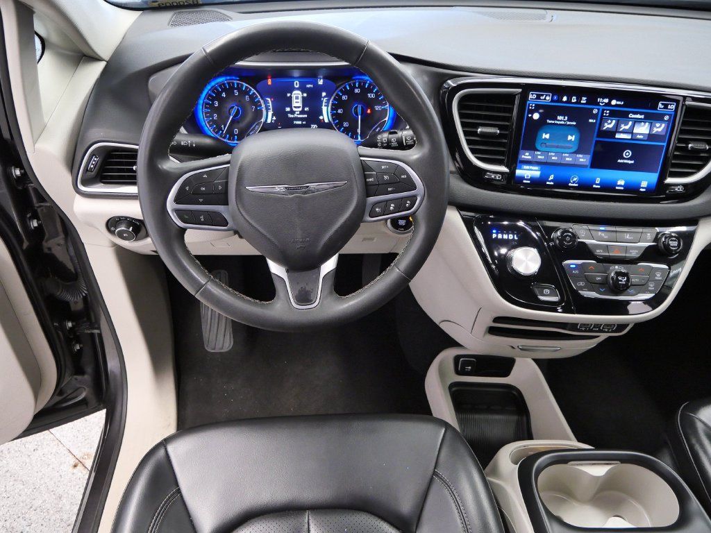 Certified 2023 Chrysler Pacifica Touring-L FWD image 19