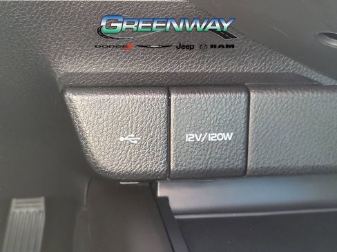 Used 2022 Toyota Camry SE image 21