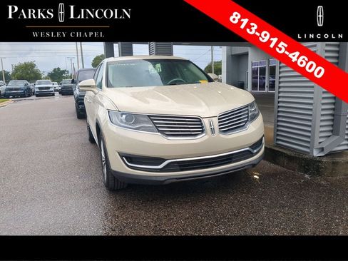 Used 2016 Lincoln MKX Select w/ Select Plus Package FWD image 4