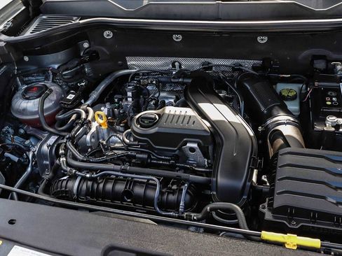 Used 2022 Volkswagen Taos SEL w/ Panoramic Sunroof Package image 31