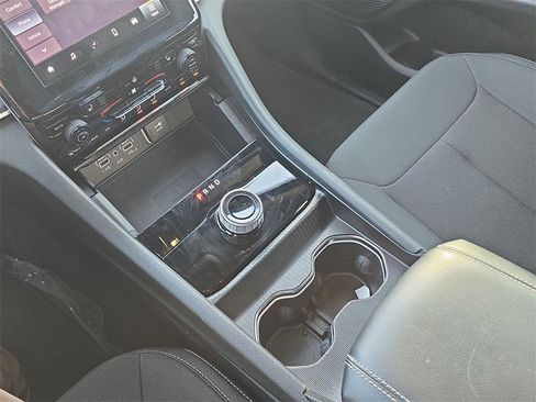 Used 2025 Jeep Grand Cherokee Laredo w/ Luxury Tech Group I image 25