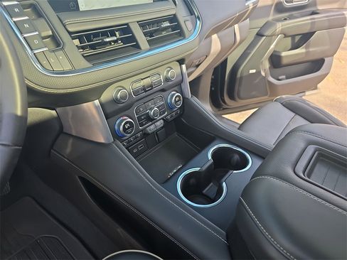 Used 2023 GMC Yukon SLT image 26