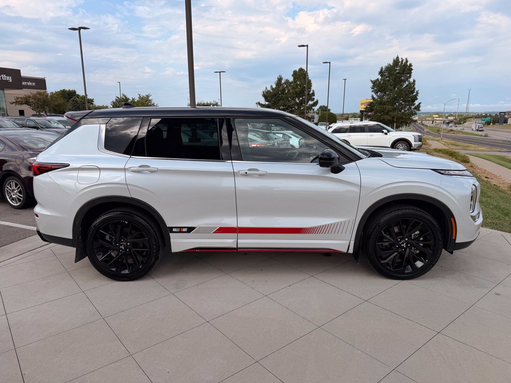 Used 2023 Mitsubishi Outlander Ralliart AWD/4WD image 10