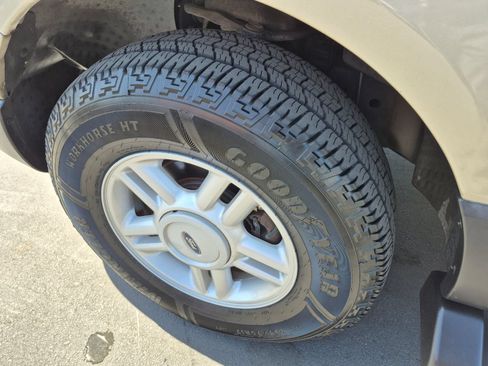 Used 2004 Ford Expedition XLT RWD image 21