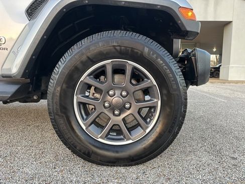 Used 2020 Jeep Gladiator Overland image 53