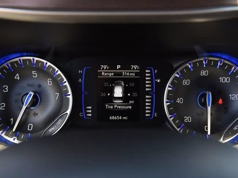 Used 2023 Chrysler Voyager LX FWD image 11