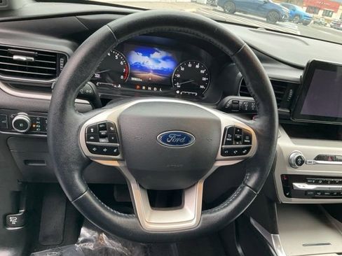 Used 2022 Ford Explorer XLT w/ Equipment Group 202A image 11