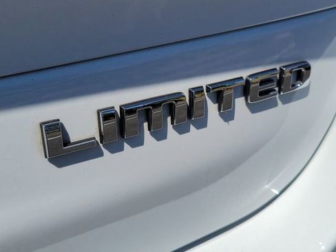 Used 2023 Jeep Grand Cherokee L Limited w/ Luxury Tech Group II RWD image 8