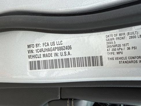 Used 2023 Jeep Grand Cherokee Laredo AWD/4WD image 32