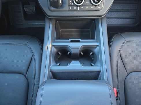 New 2025 Land Rover Defender 130 X-Dynamic SE AWD/4WD image 20