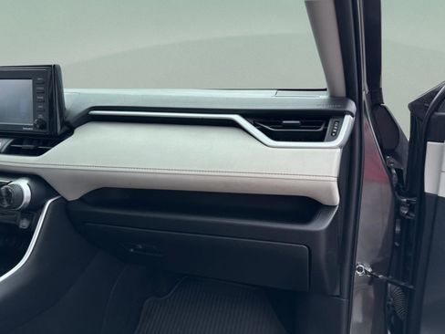 Used 2022 Toyota RAV4 XLE w/ Convenience Package image 35