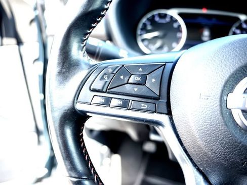 Used 2025 Nissan Sentra SR w/ Midnight Edition FWD image 17