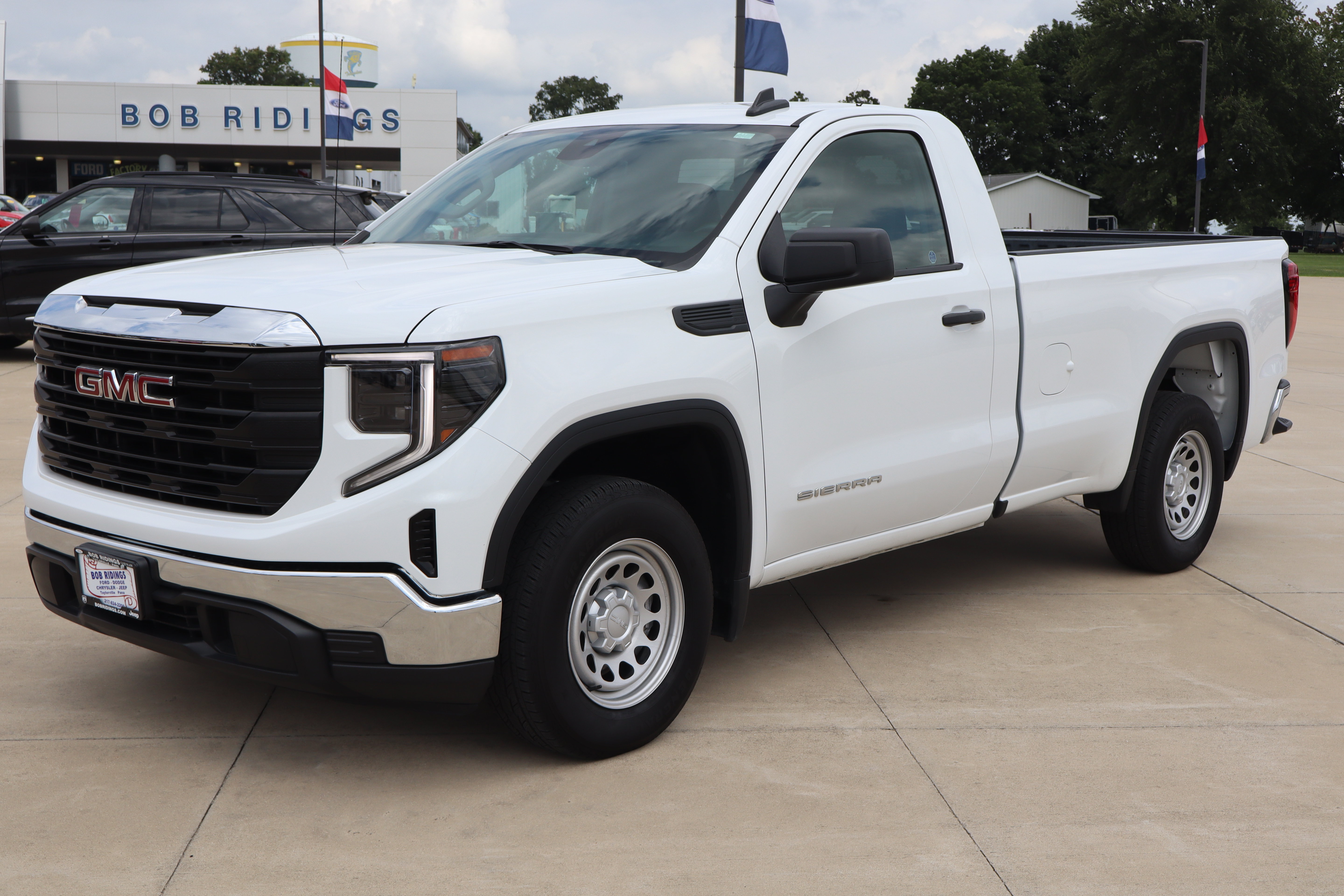 Used 2024 GMC Sierra 1500 Pro w/ Convenience Package RWD image 2