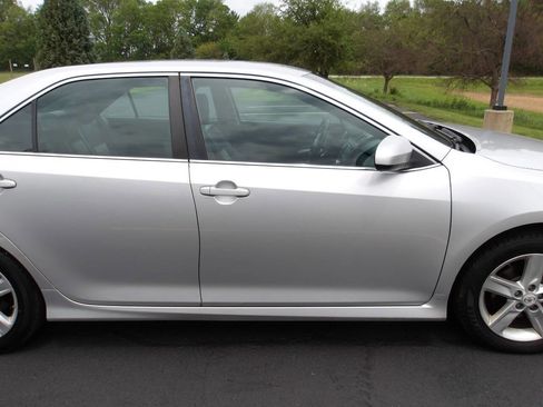 Used 2012 Toyota Camry SE FWD image 28