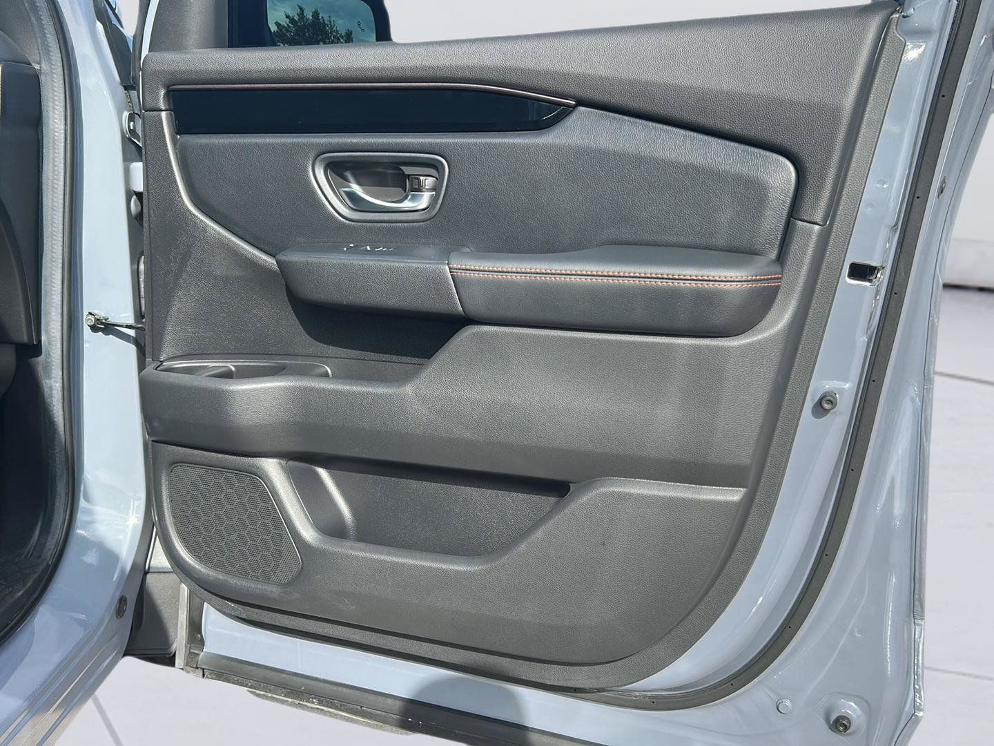 Used 2025 Honda Pilot TrailSport image 27