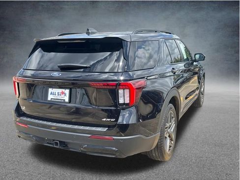 Used 2025 Ford Explorer ST-Line w/ ST-Line Street Pack AWD/4WD image 11